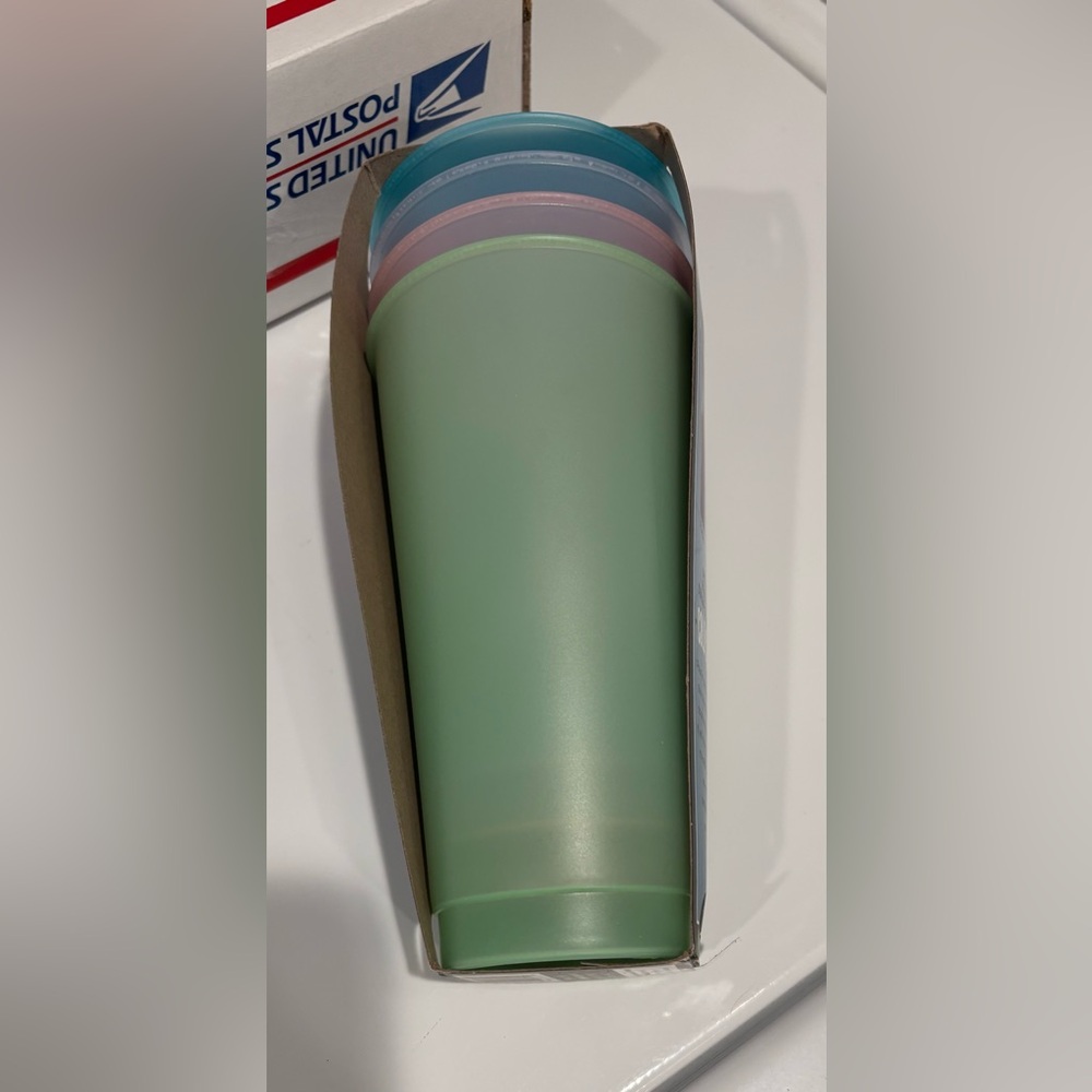NWT The Original Fun Workshop
Color-Changing Cold Cups Set - 4 Pack - Picture 8 of 8